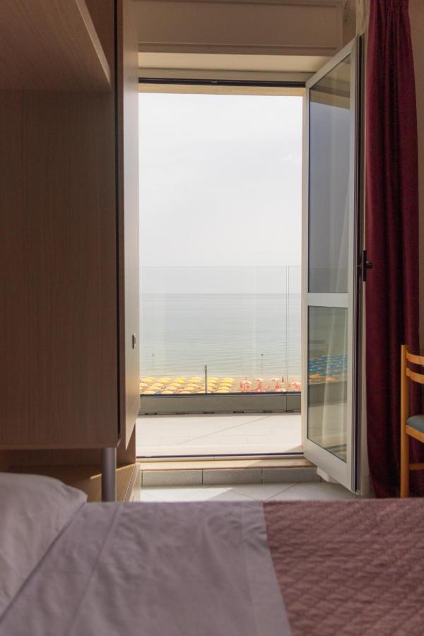 Hotel Felicioni Пинето Экстерьер фото