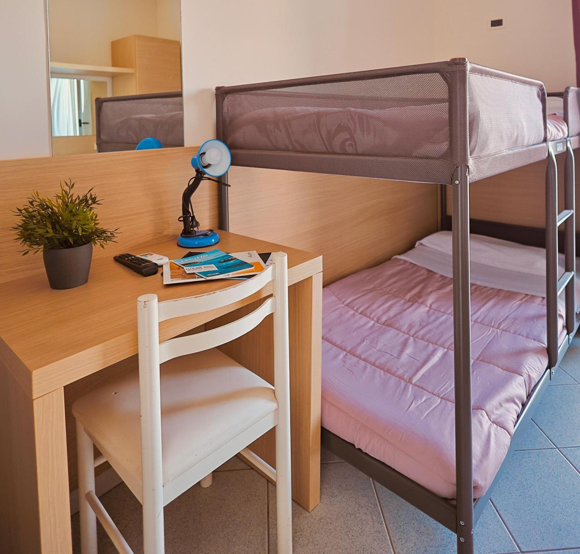 Hotel Felicioni Пинето Экстерьер фото