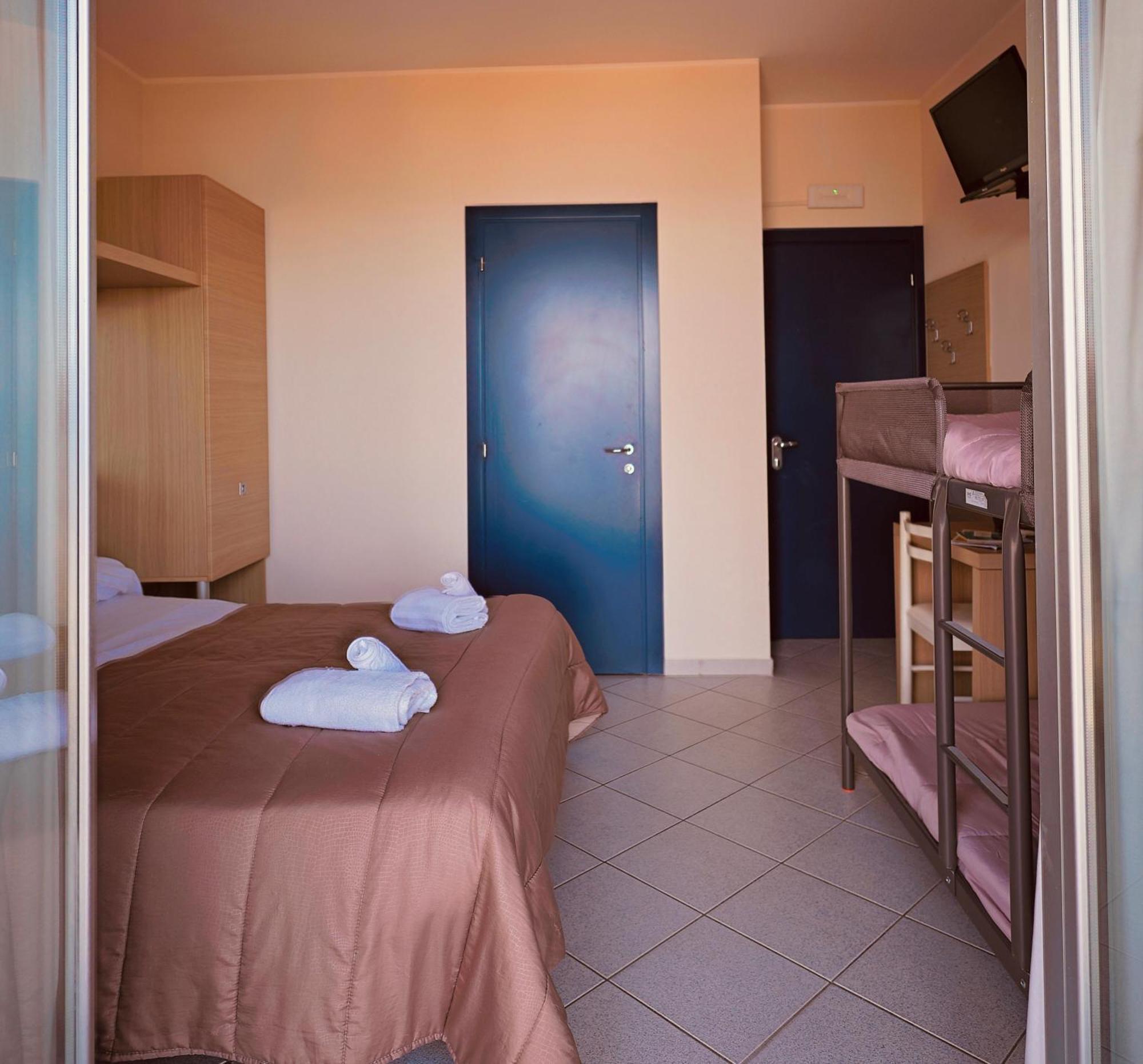 Hotel Felicioni Пинето Экстерьер фото